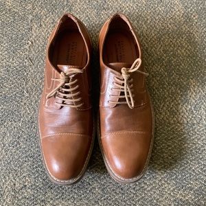 Men’s Perry Ellis dress shoes in brown